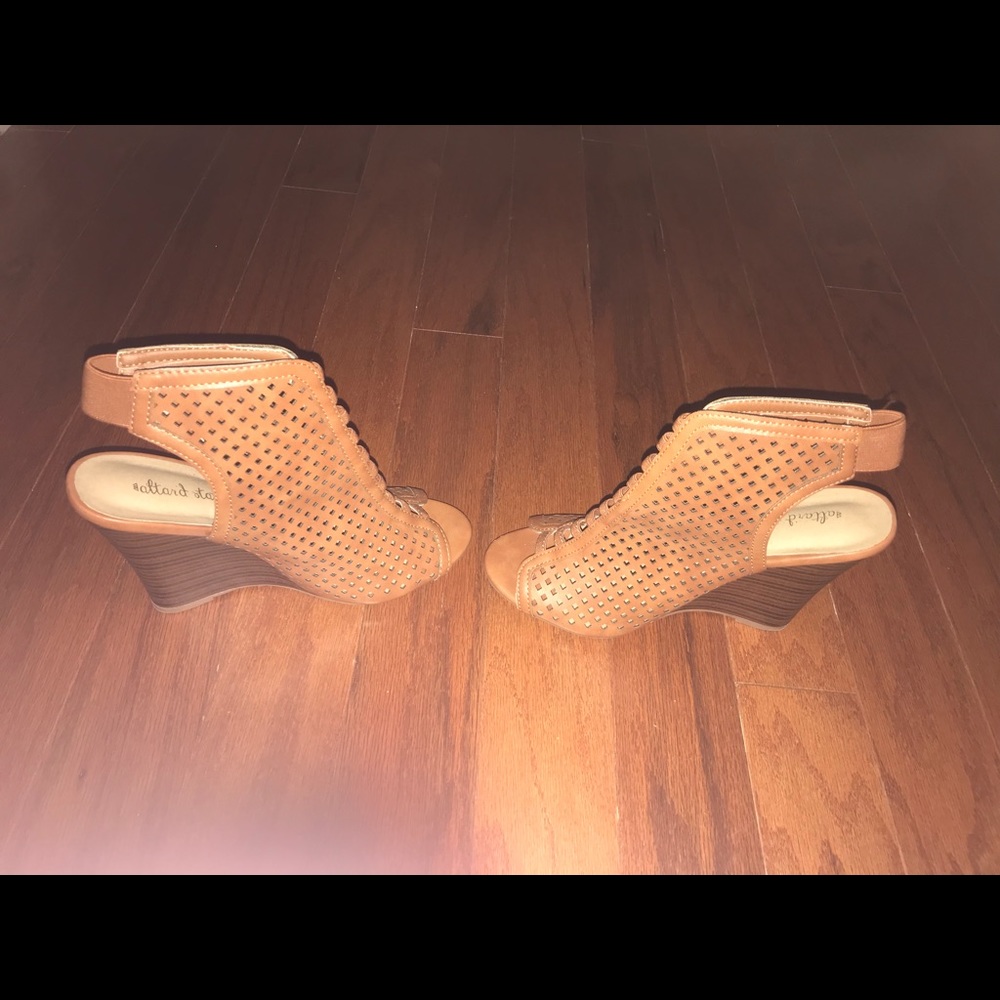 super cute size 9 wedges